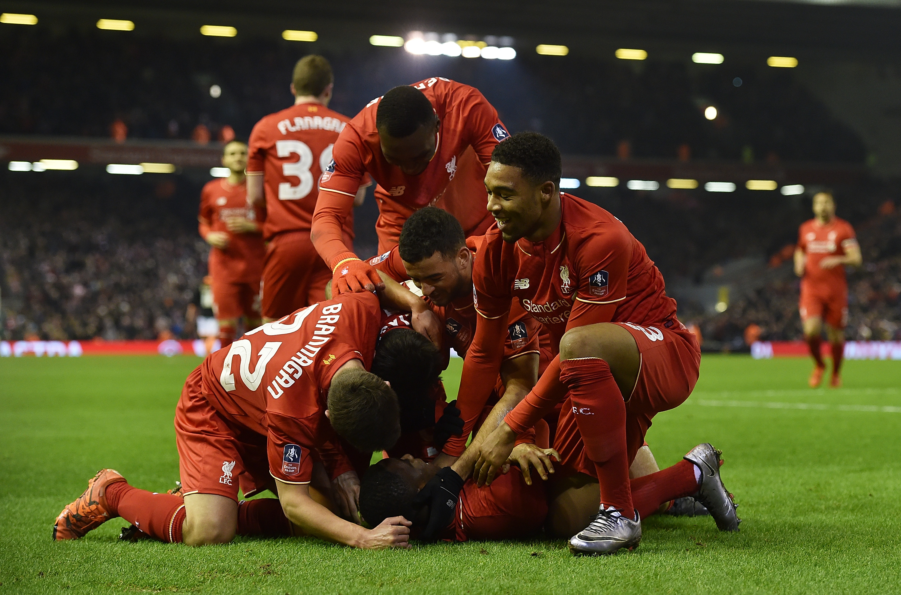 快船队史仅2人多次砍下单场50分：哈登和鲍勃·麦卡杜