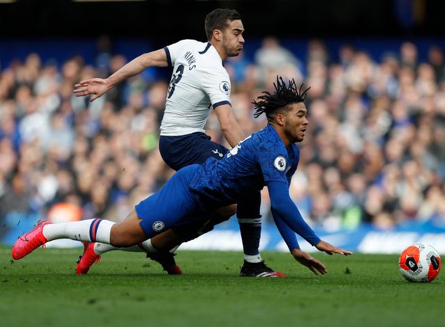 还在较劲！勇士小佩顿双手拦网大帽弗拉格 弗拉格一传一投完成回应（火药味不散！勇士小佩顿双手封盖弗拉格，弗拉格以一传一投强势回击）