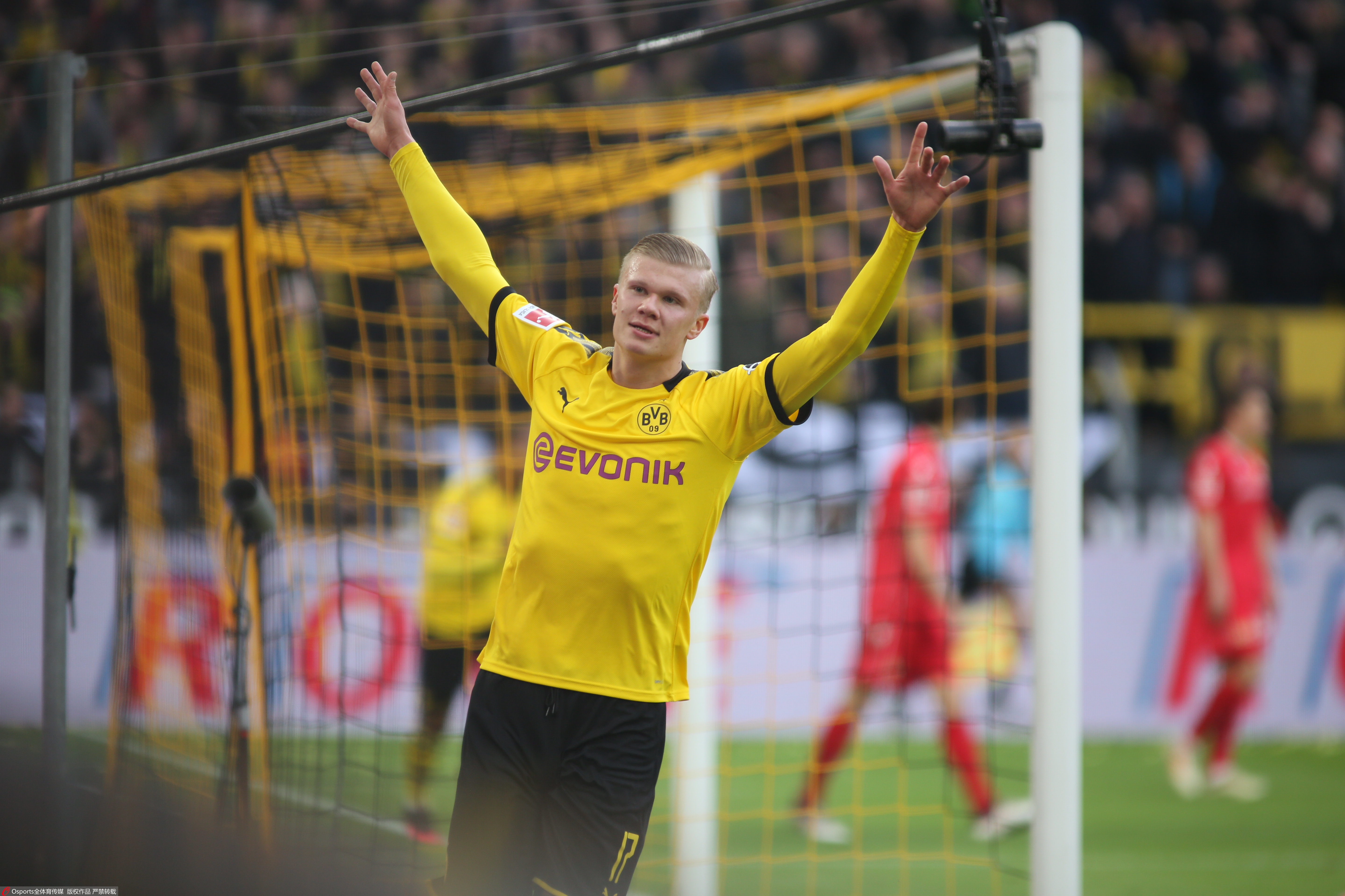 克里斯·萨博在全明星全垒打大赛中展现惊人爆发力，获封“强力新人”