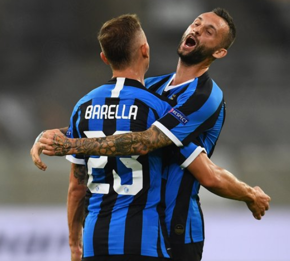 进攻全靠你！康宁汉姆半场10中5&三分5中3拿到13分2板7助（进攻看你了！康宁汉姆半场10投5中、三分5投3中，砍下13分2板7助）