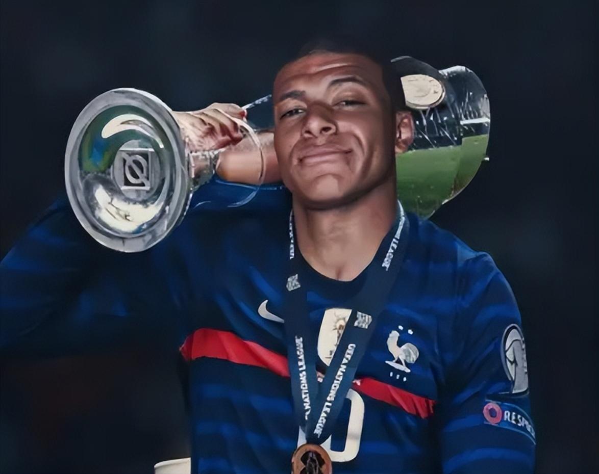 多库对战列支敦士登全场数据：2射1传，10次过人7次成功（多库对阵列支敦士登全场表现：2次射门1次助攻，10次过人7次成功）