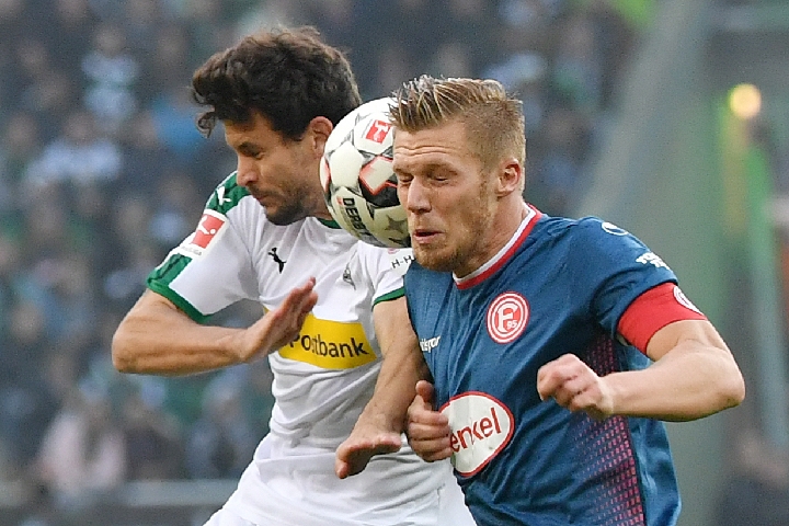 官方：利物浦传奇队明年3月将与多特传奇队踢慈善赛