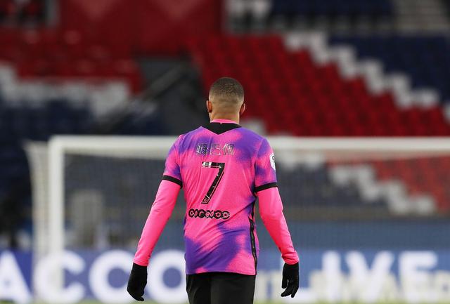 大联盟在 1969 年正式划分东西分区，季后赛规模首次扩大