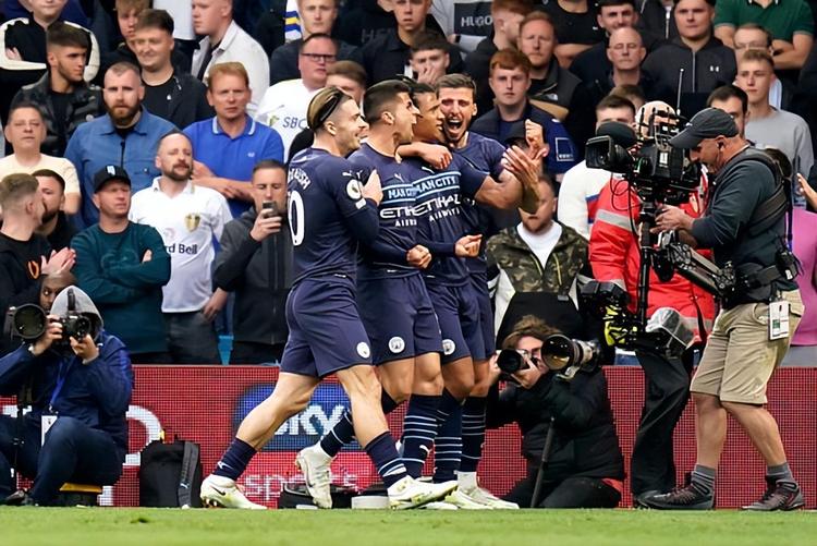 赵佳楠：我们拥有全世界最好的球迷，非常感谢大连球迷的支持