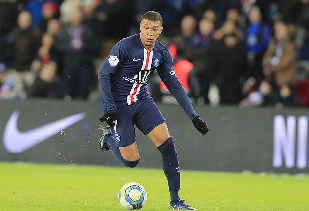 祝福！阿森纳前锋萨卡社媒官宣与相恋5年的女友求婚成功