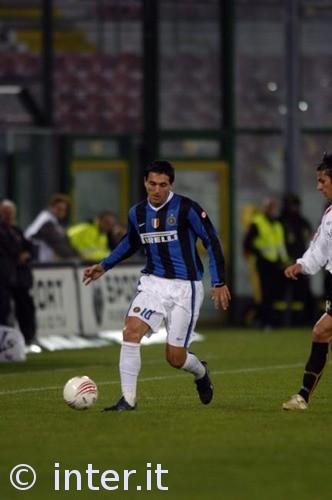 随着AC米兰3-2大逆转，意甲最新积分榜出炉：榜首易主+前三重洗牌